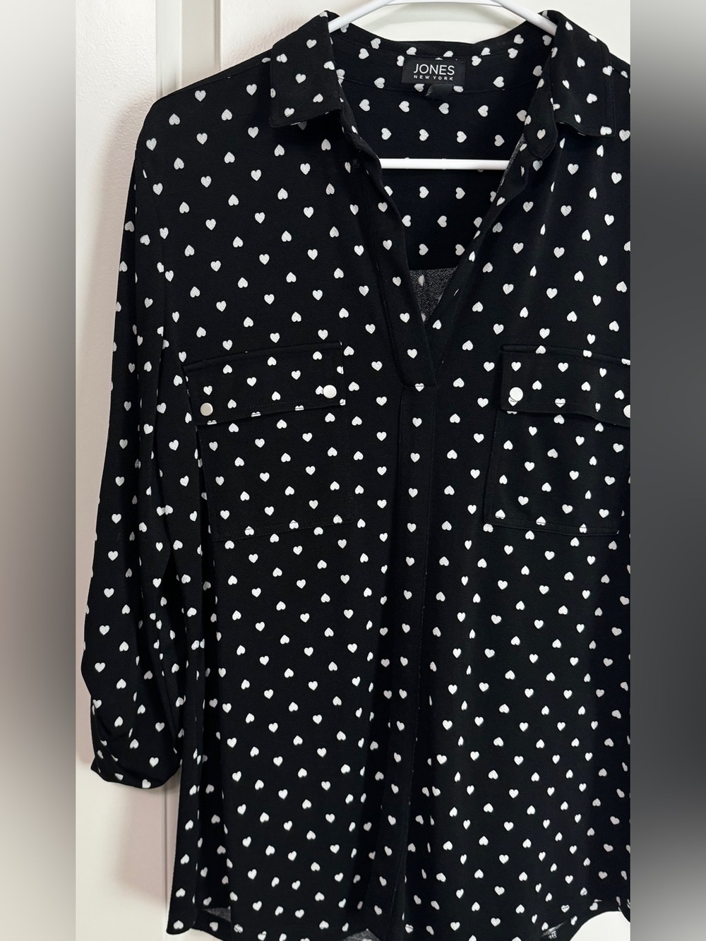 Jones New York Black White Heart Print Roll Tab Sleeve Blouse Size M - Picture 6 of 10